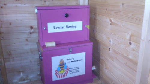 zesramer, demonstratiekast